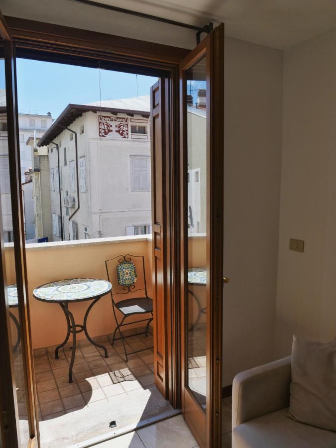 Lounge Del Duca, Centralissimo Bicamere Su Due Livelli - Posto Auto A Richesta Grado Exterior foto